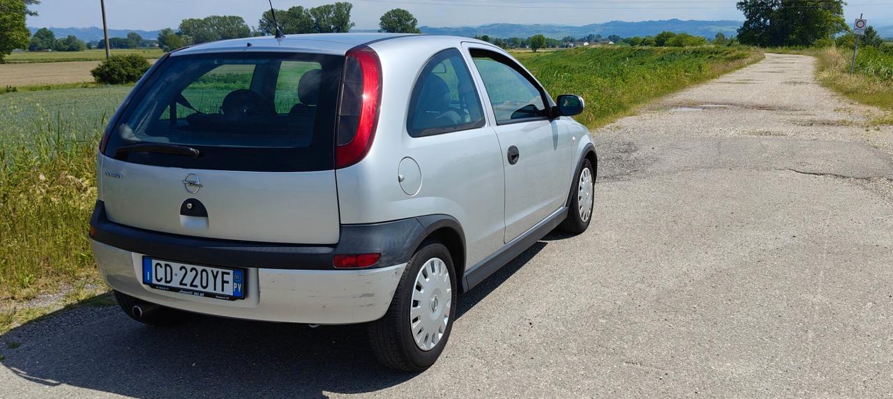 Opel Corsa 1.0 Benzina - Neopatentati