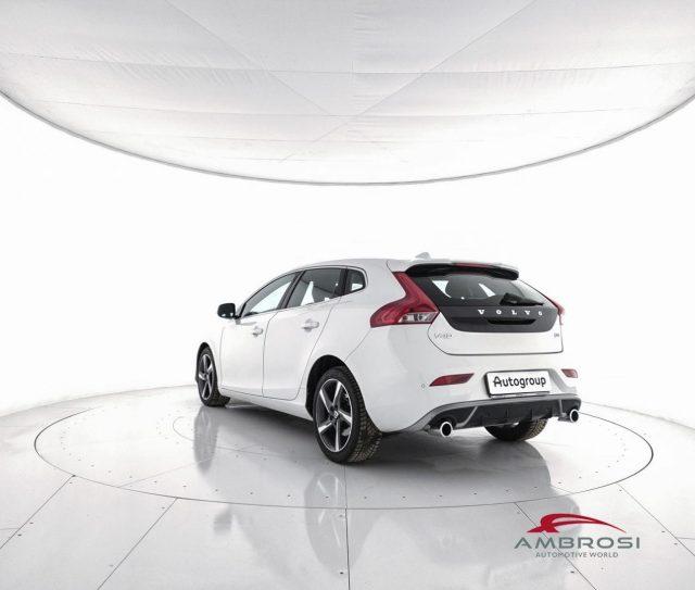 VOLVO V40 D4 Geartronic R-design Momentum