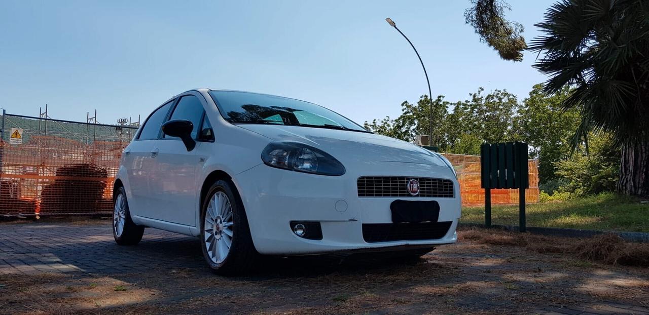 Fiat Grande Punto 1.3 MJT 90 CV 5 porte cruise control,cerchi in lega da 16, mp3,usb,comandi al volante