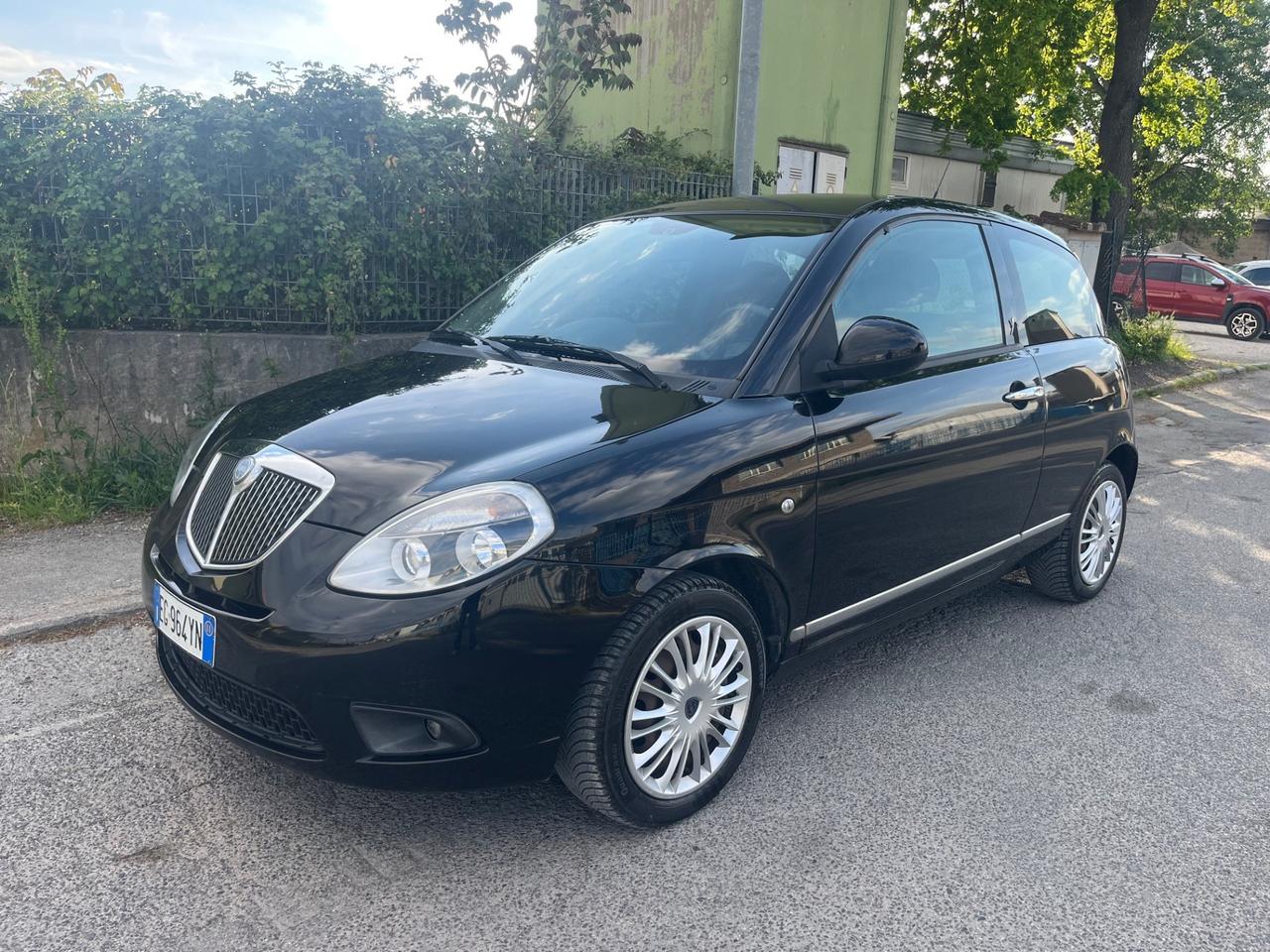 Lancia Ypsilon 1.2 69 CV Platinum 200.000 KM