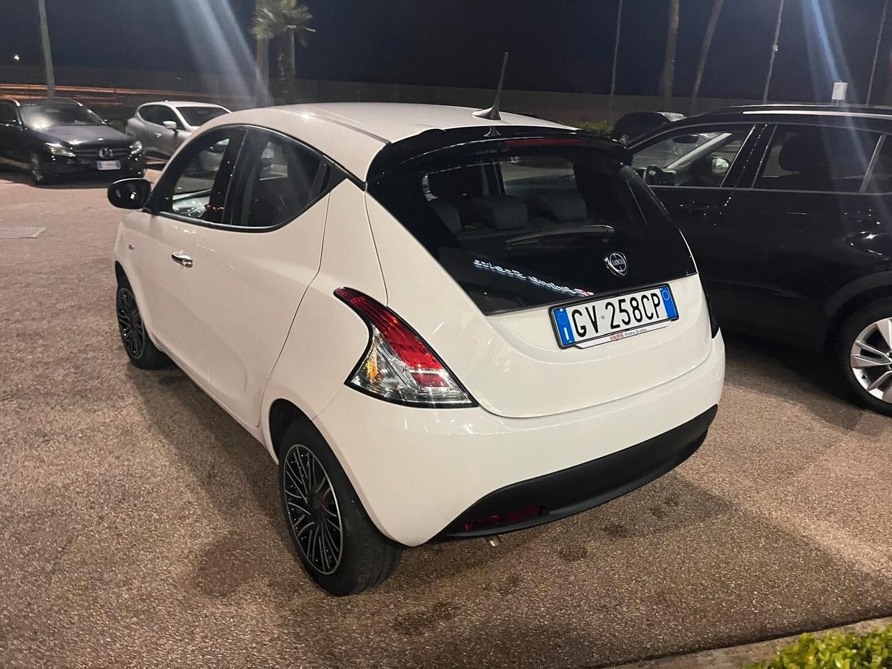 Lancia Ypsilon 1.0 FireFly 5 porte S&S Hybrid Gold Plus