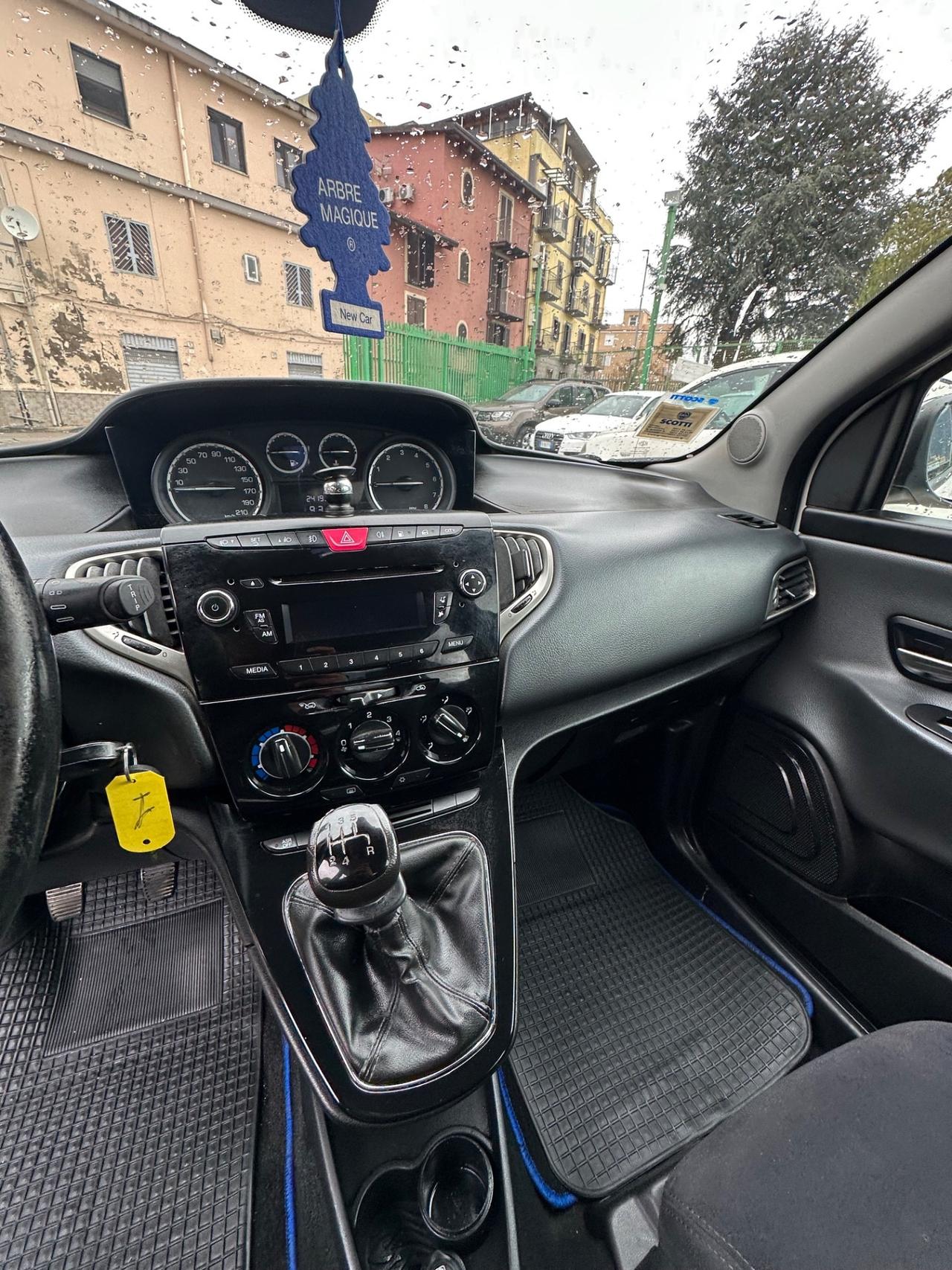 Lancia Ypsilon 1.2 69 CV 5 porte GPL Ecochic Platinum