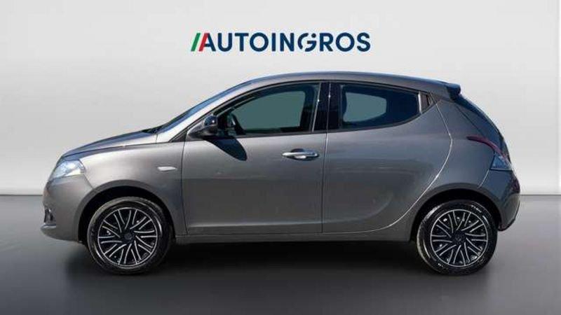 Lancia Ypsilon 1.0 FireFly Hybrid Silver