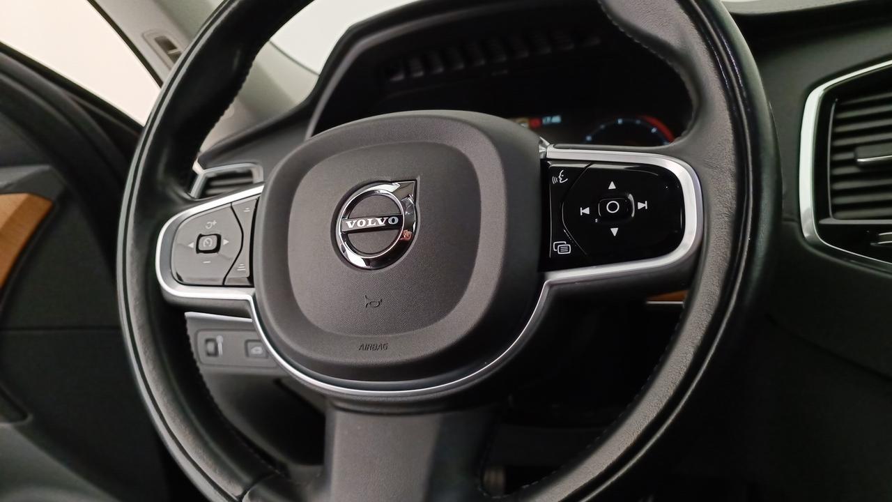 VOLVO XC90 2.0 b5 Momentum Pro awd 7p.ti geartronic