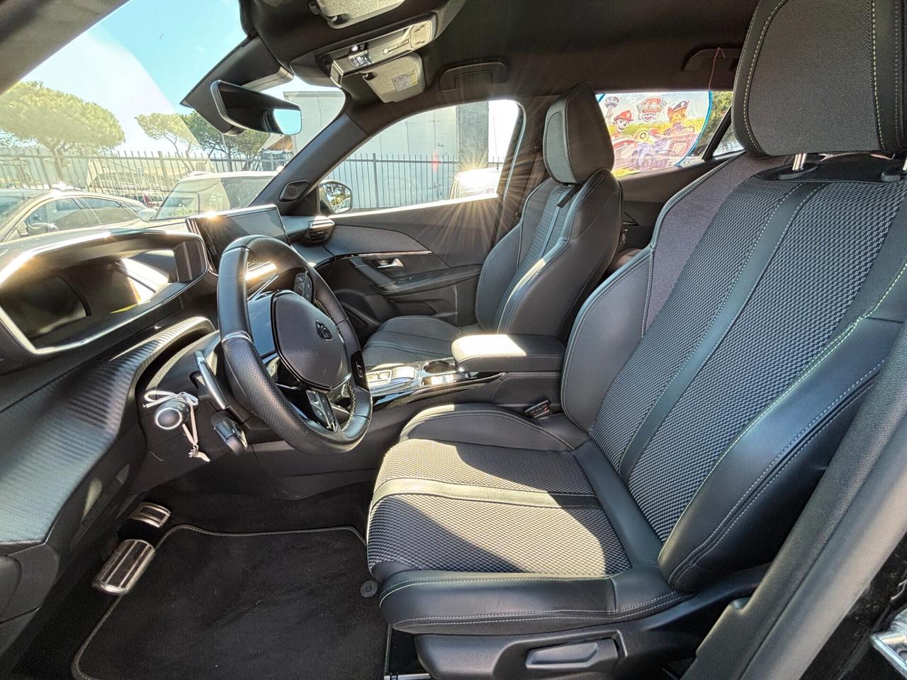 Peugeot 2008 PureTech 130 S&S EAT8 GT