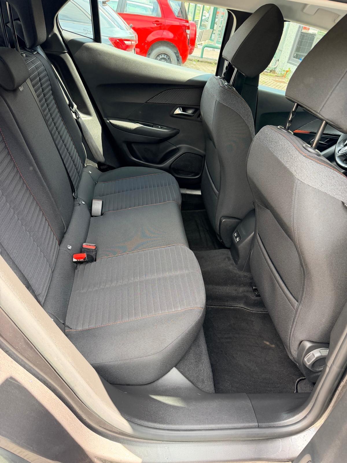 Peugeot 2008 PureTech 130 S&S EAT8 Active Pack