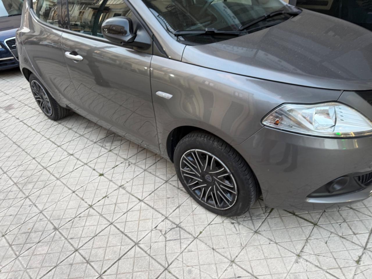 Lancia Ypsilon 1.0 FireFly 5 porte S&S Hybrid Gold