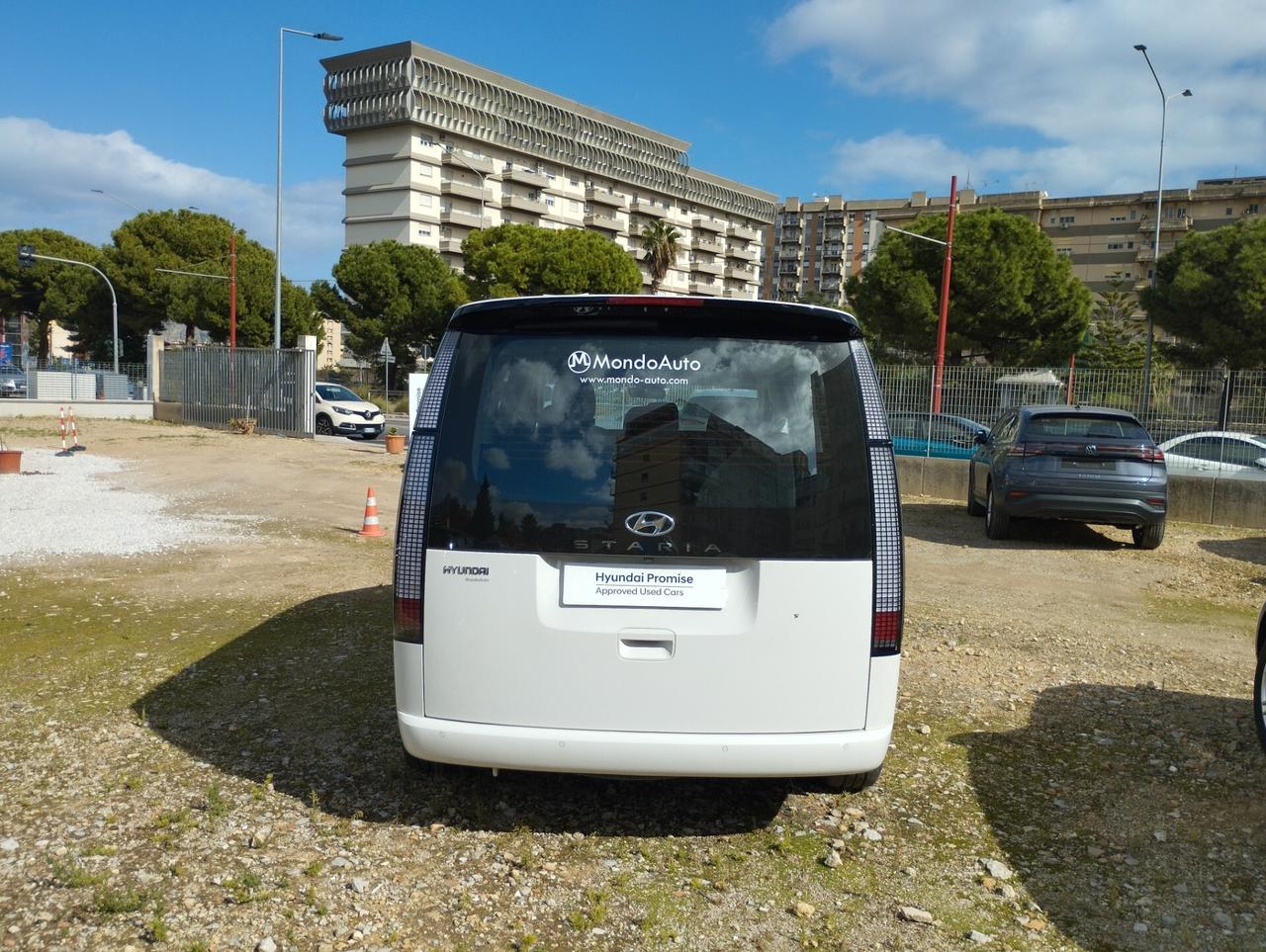 Hyundai Staria 2.2 MT wagon