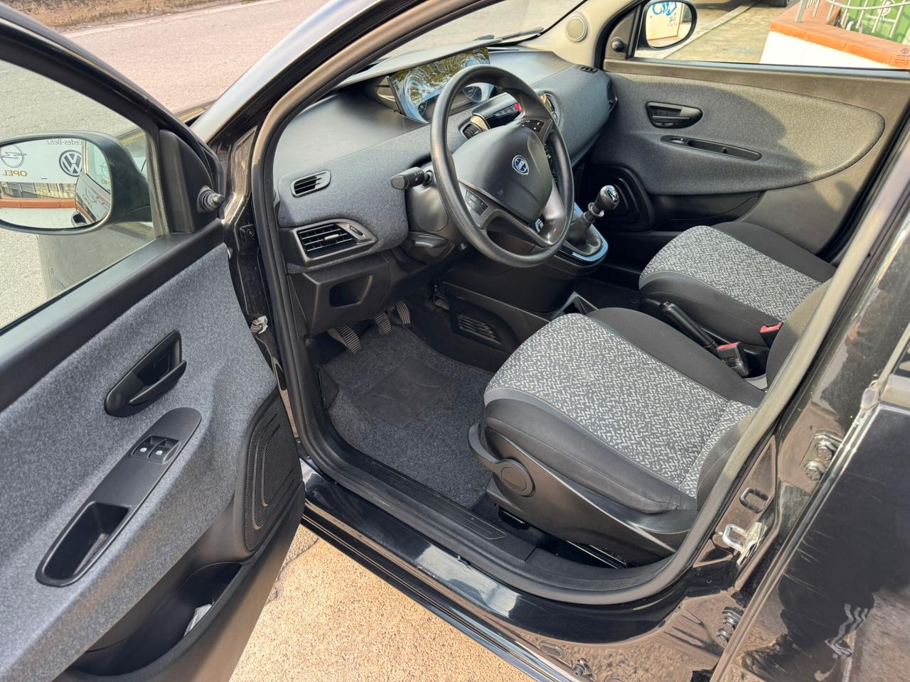 Lancia Ypsilon 1.2 69 CV 5 porte Platinum