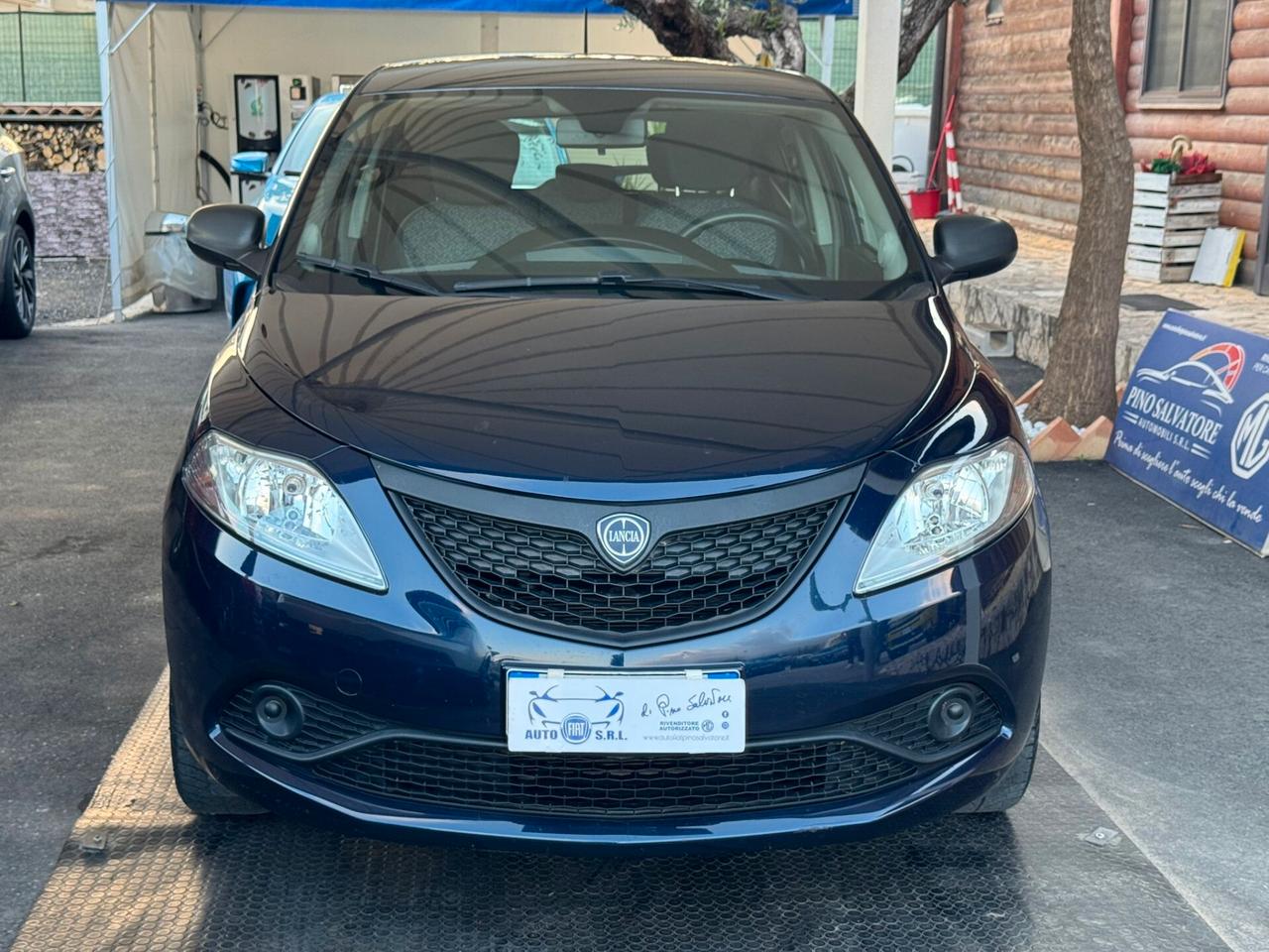 Lancia Ypsilon 1.0 FireFly 5 porte S&S Hybrid Ecochic Silver