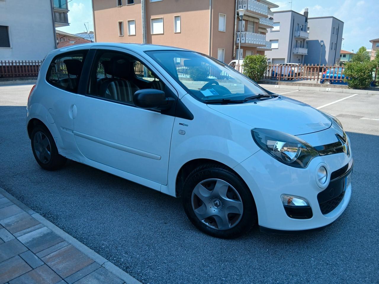 Renault Twingo 1.2 night & day unico prop tua a € 158 mese
