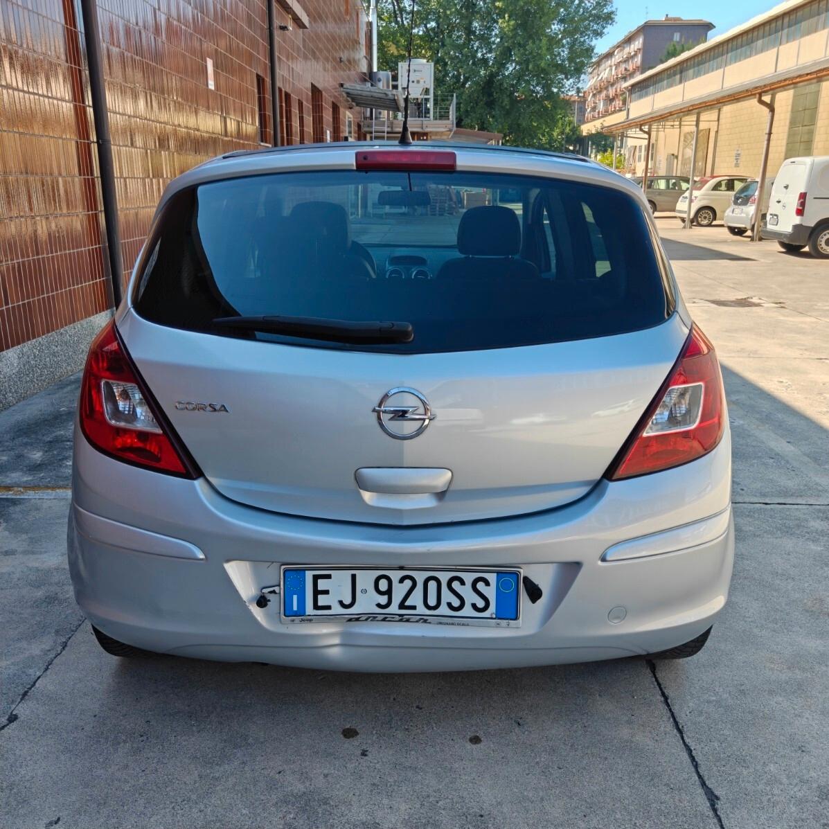 Opel Corsa 1.2 5 porte Cosmo