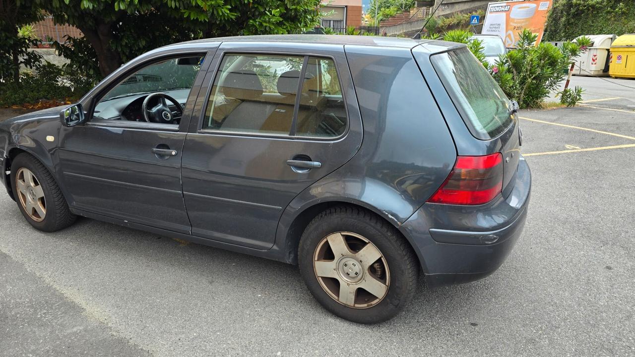 Volkswagen Golf 1.6 cat 5 porte