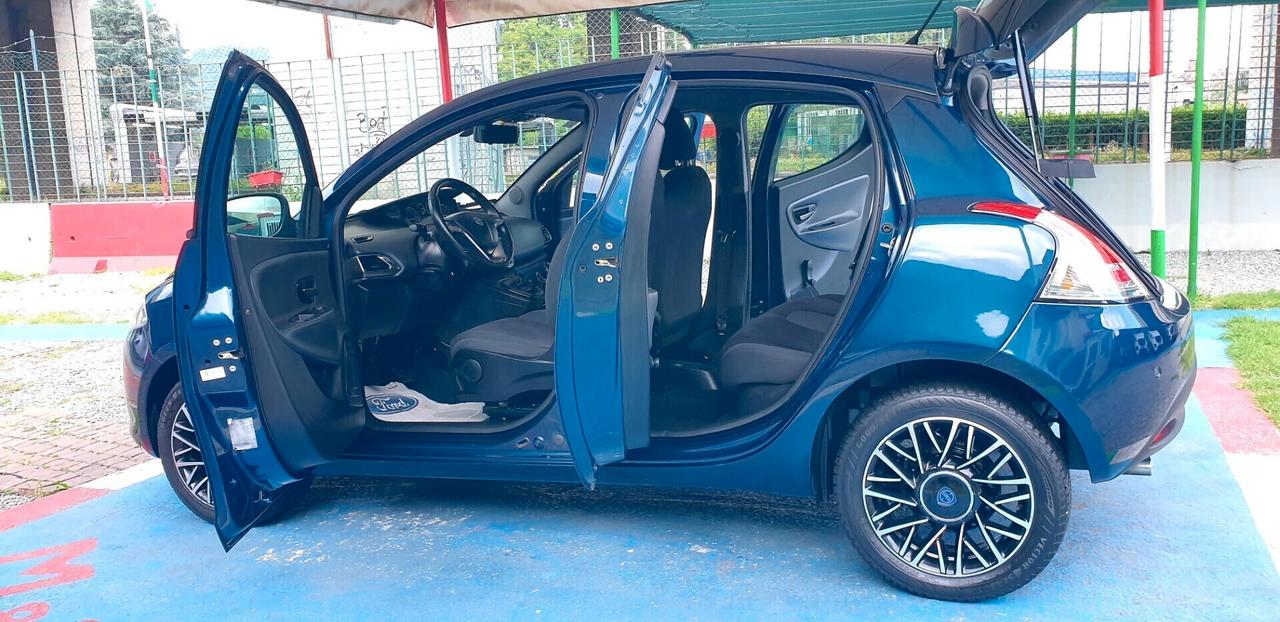 LANCIA YPSILON 1.2 BENZ/G.P.L BOMBOLA. VALIDA 2035