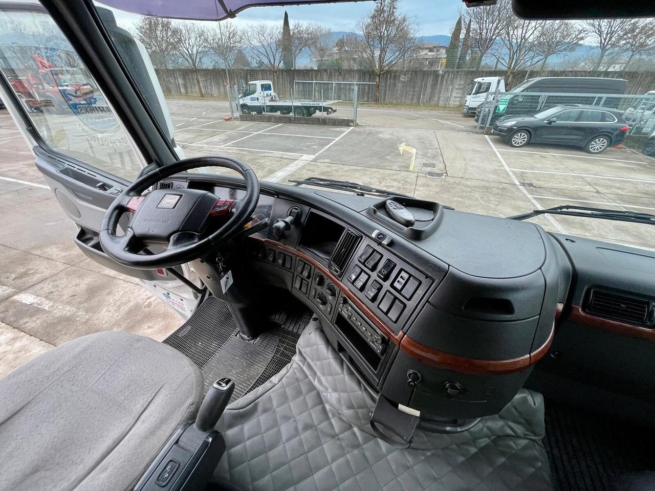 VOLVO FH12-460 - AUTOMATICO CON VOITH -EURO 3 TACHIGRAFO ANALOGICO