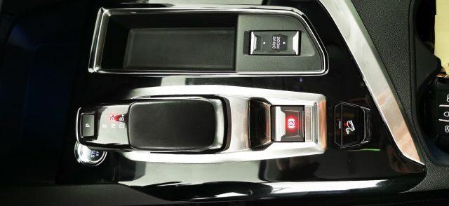 PEUGEOT 3008 Hybrid4 300 e-EAT8 Allure Pack