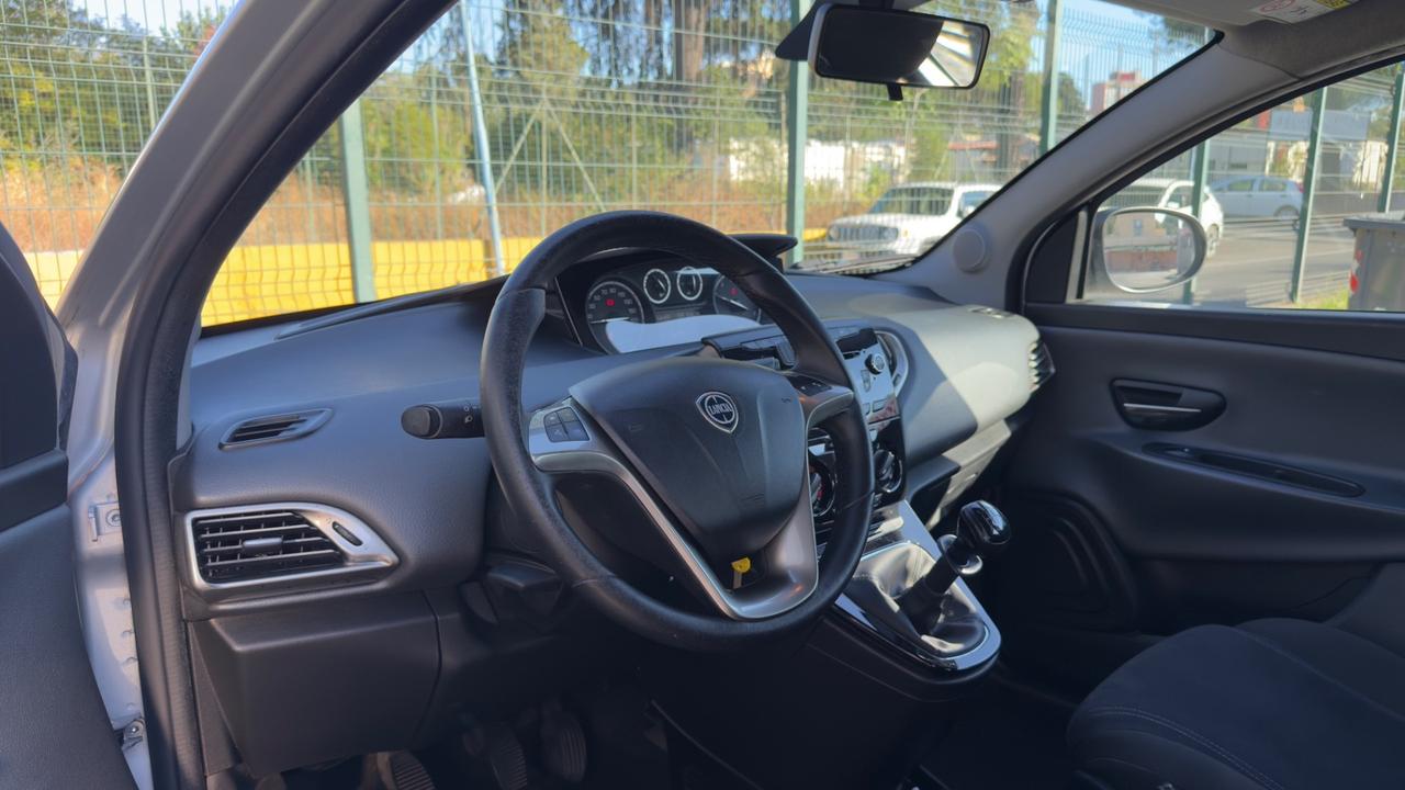 Lancia Ypsilon 1.2 69 CV 5 porte 30th Anniversary 2015