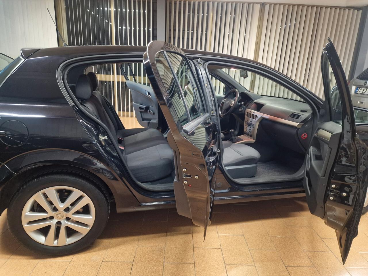 Opel Astra 1.3 CDTI 5 porte Enjoy, 97 mila chilometri