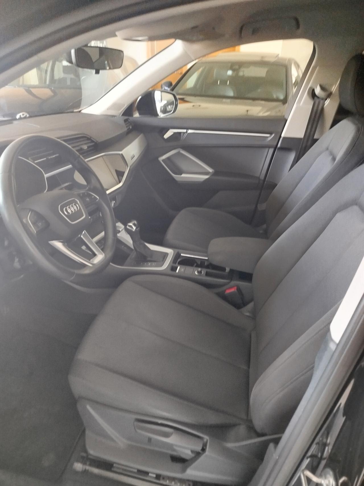 Audi Q3 40 TDI quattro S tronic Business Advanced