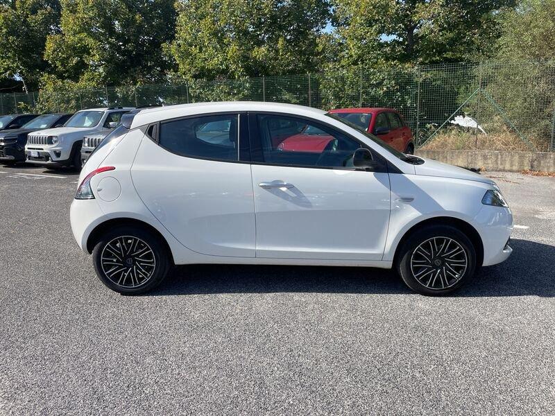Lancia Ypsilon NUOVA My23 1.0 Firefly 70 CvStart&Stop Hybrid Gold