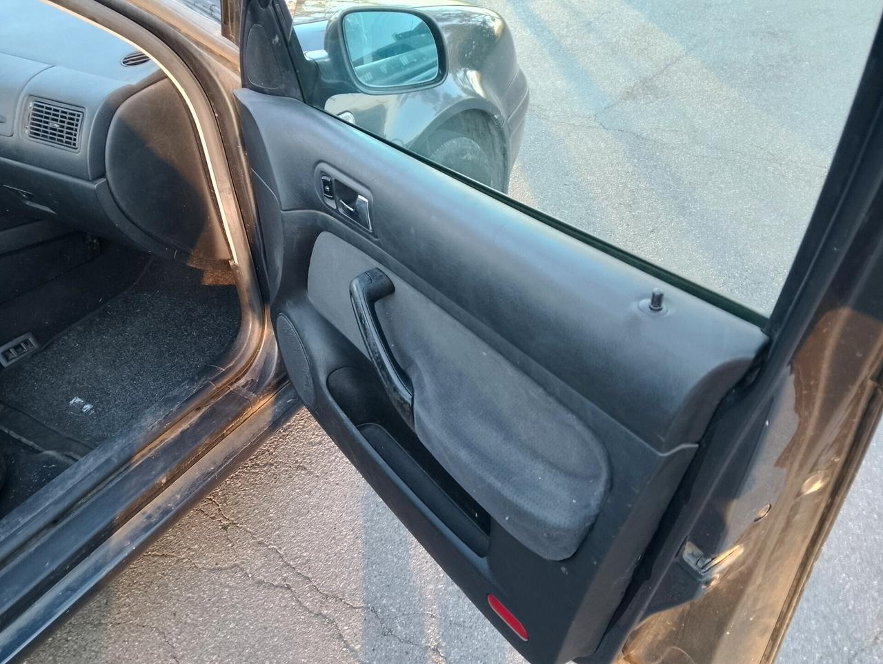 Volkswagen Golf 1.6 impianto a GPL valido fino 2034