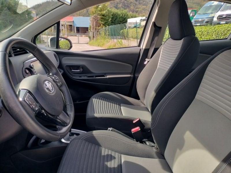 Toyota Yaris Hybrid Business