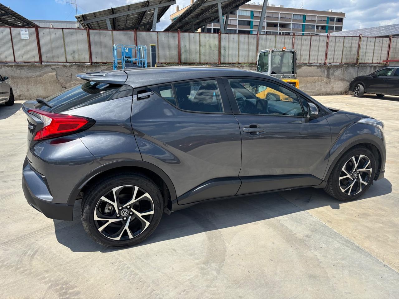 Toyota C-HR 1.8 Hybrid E-CVT Trend