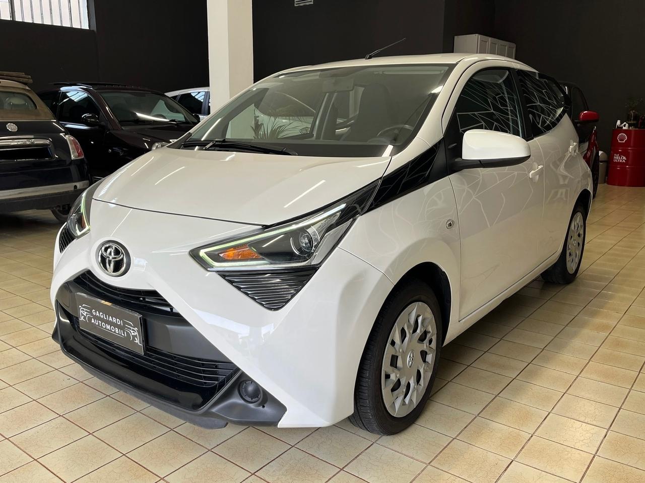 Toyota Aygo Connect 1.0 VVT-i 72 CV 5 porte x-cool