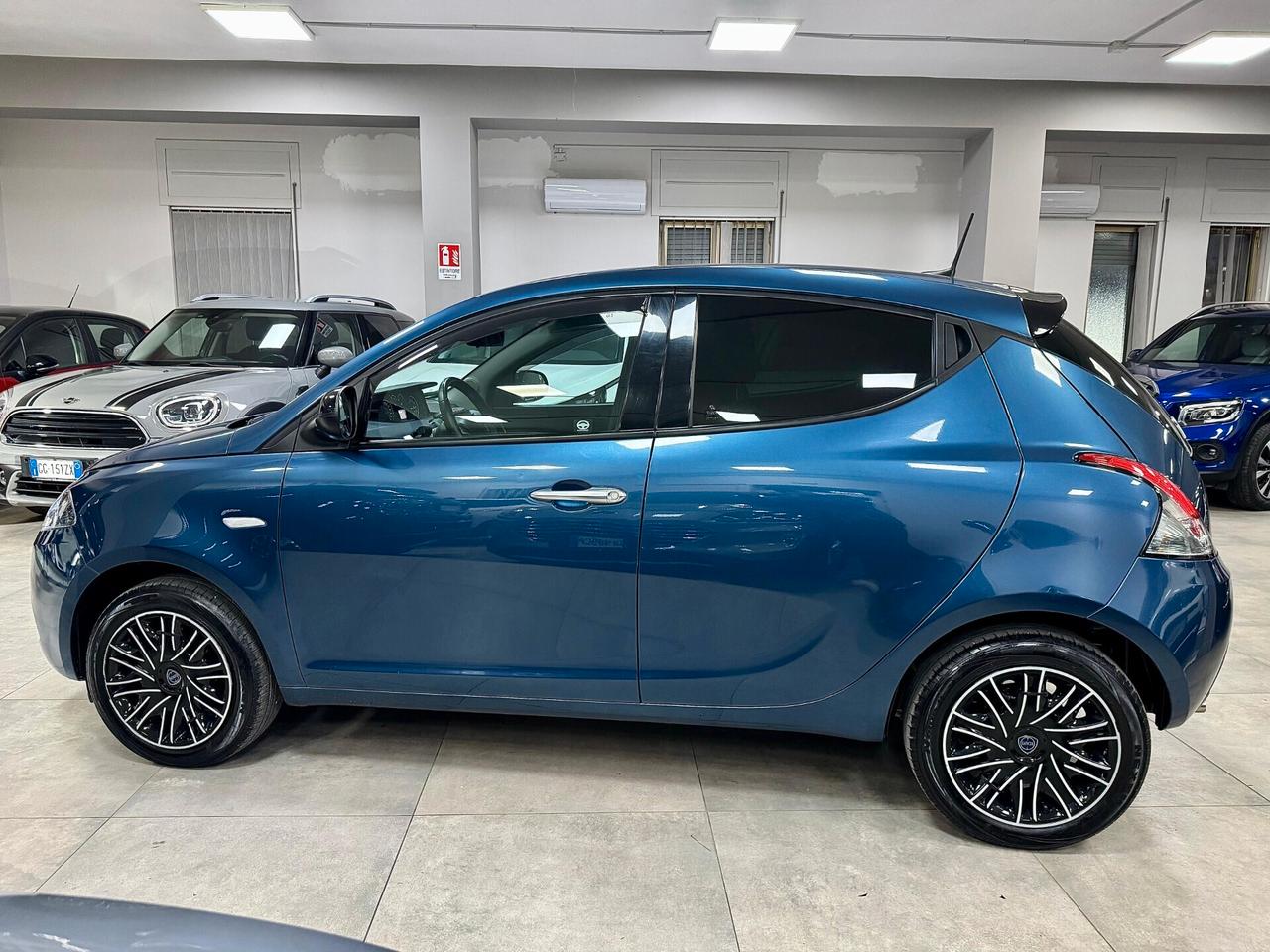 Lancia Ypsilon 1.0 FireFly S&S Hybrid 2023