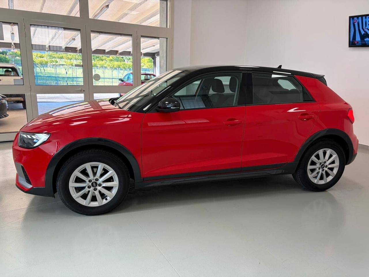 Audi A1 citycarver 30 1.0 tfsi Identity Black 110cv