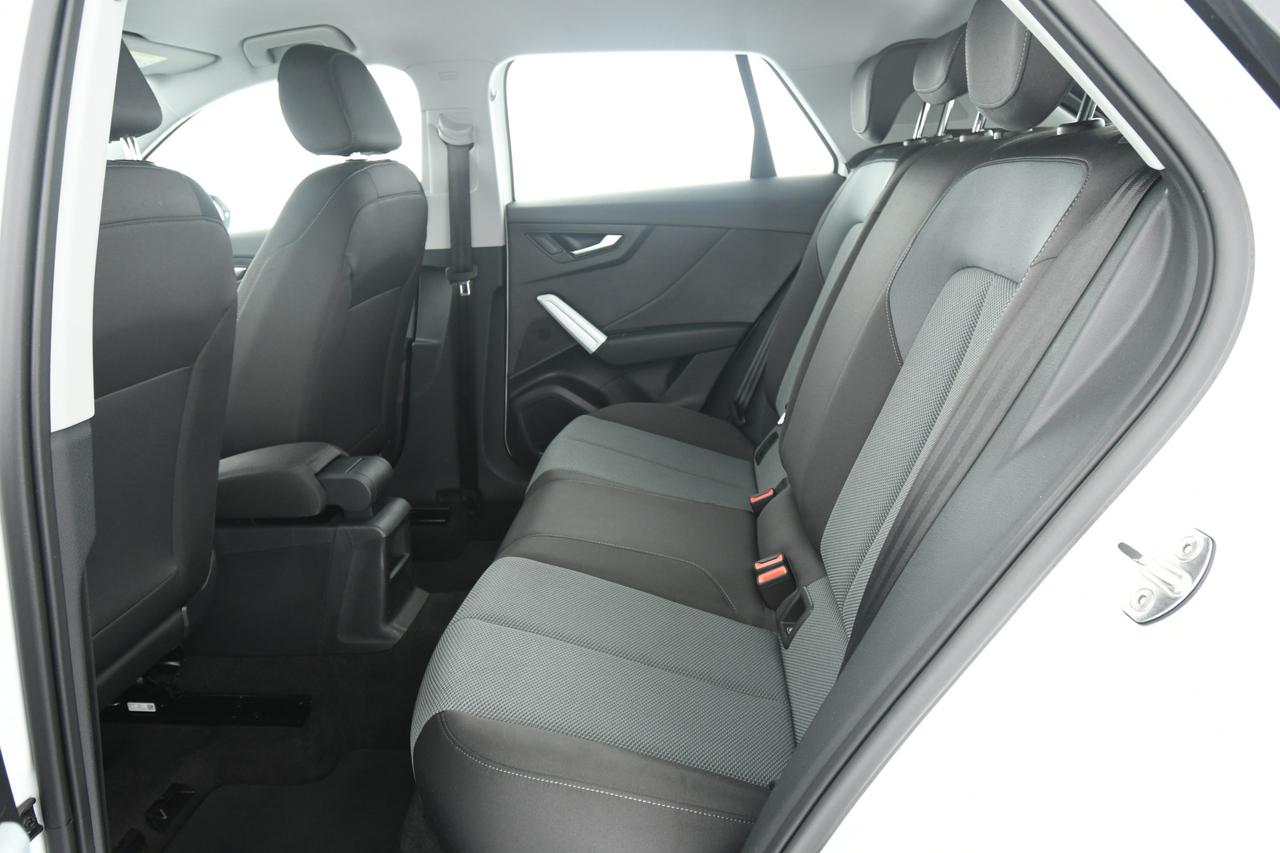 AUDI Q2 35 1.5 tfsi Business Design LED+C17"