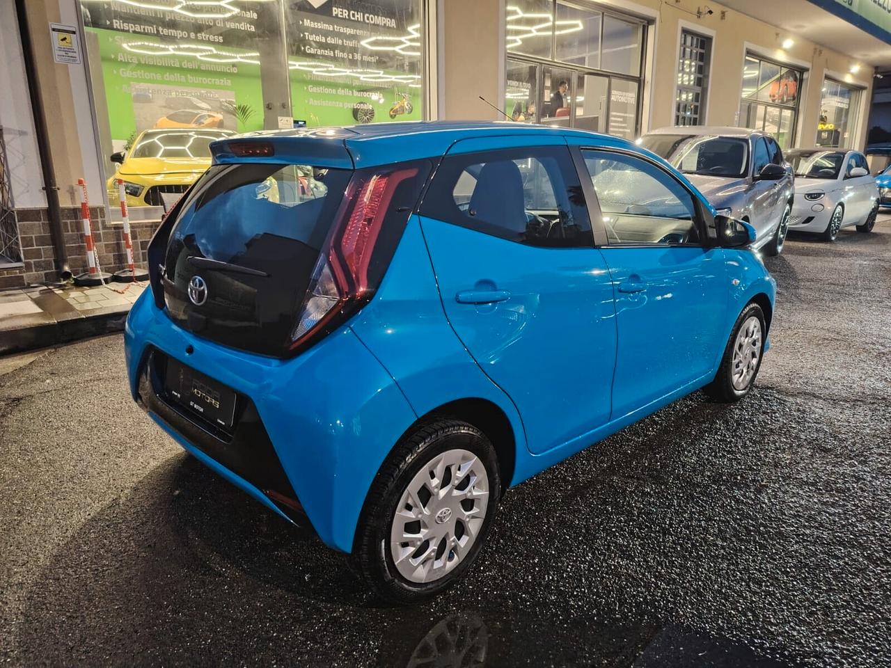 Toyota Aygo Connect 1.0 VVT-i 72 CV 5 porte