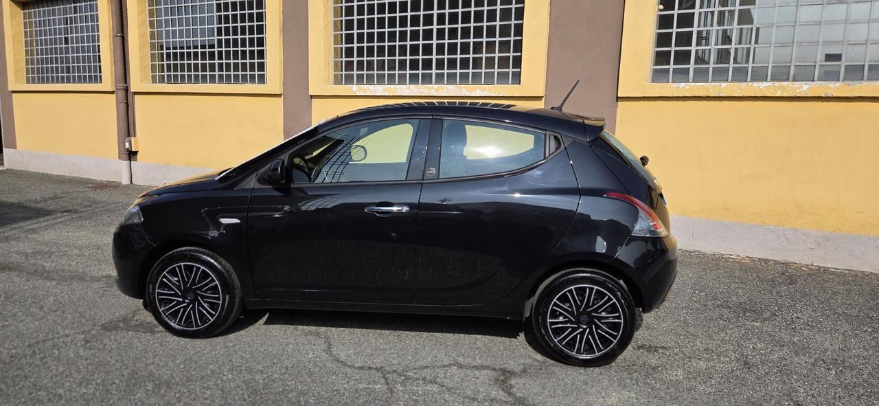 Lancia Ypsilon 1.0 FireFly 5 porte S&S Hybrid Ecochic GOLD KM. 22.000 AUTO PER NEOPATENTATI