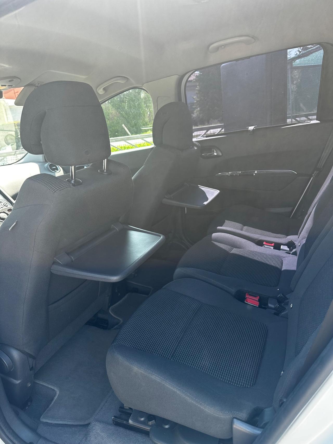 Peugeot 5008 1.6 HDi 115CV Business