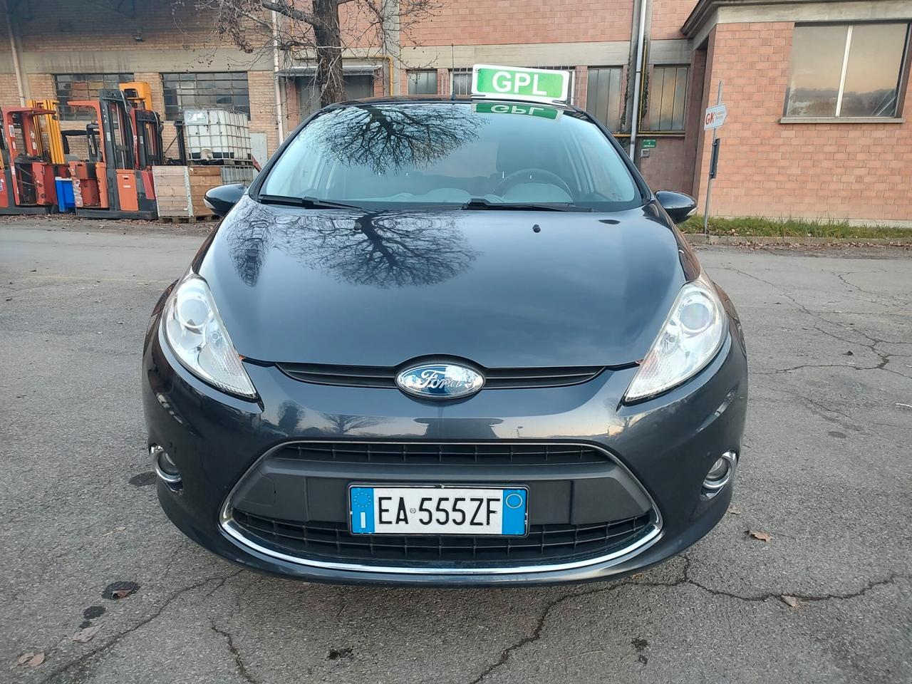 Ford Fiesta 1.4 5 porte Bz.- GPL Titanium, GARANZIA L.12 MESI, OK NEOPATENTATI
