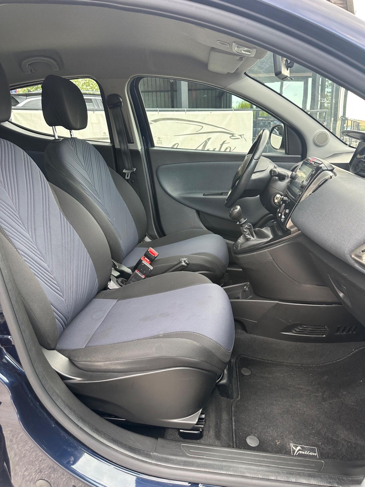 Lancia Ypsilon 1.2 69 CV 5 porte S&S Gold