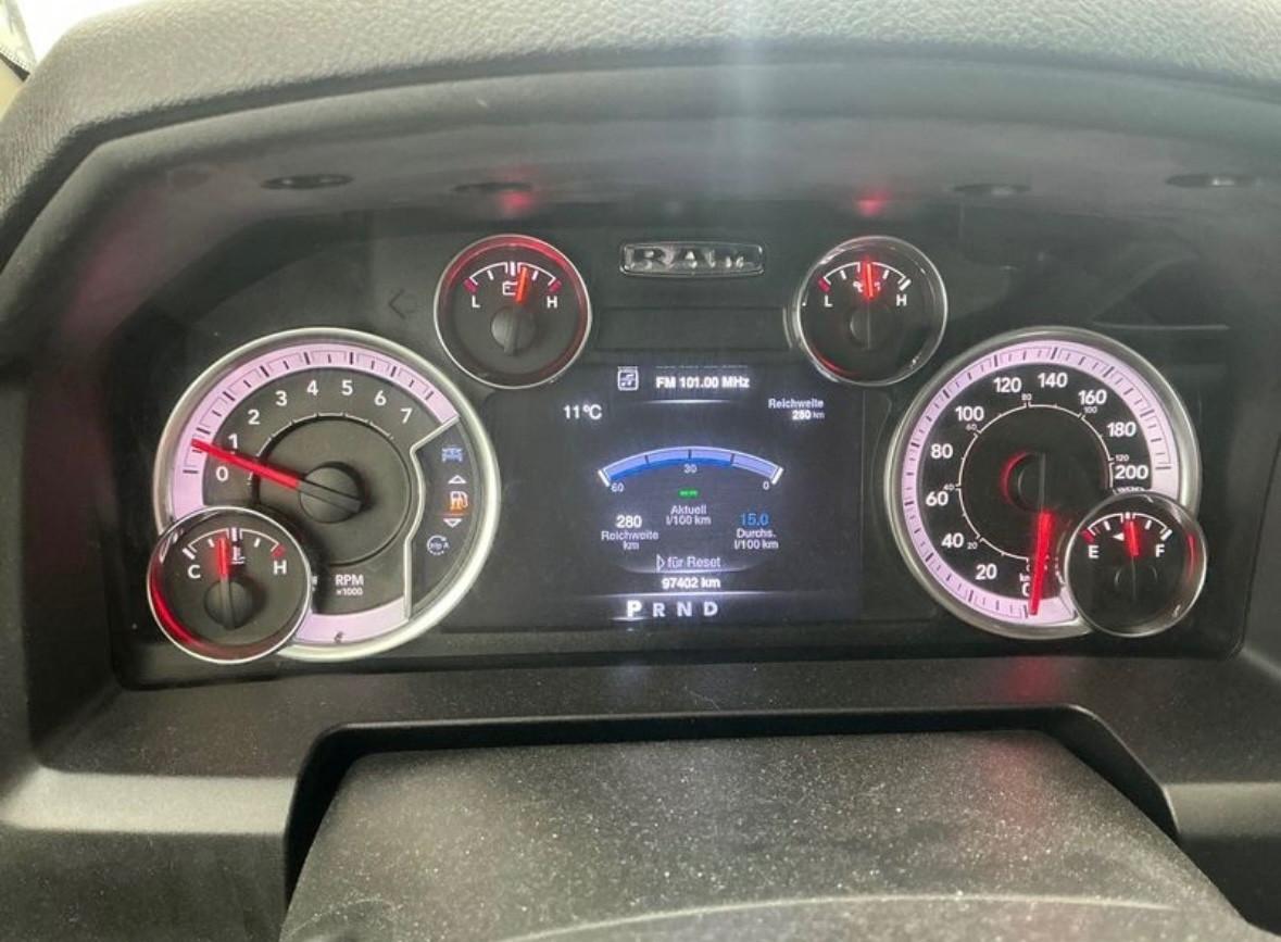 Dodge Ram Classic 5.7 V8 HEMI IVA COMPRESA