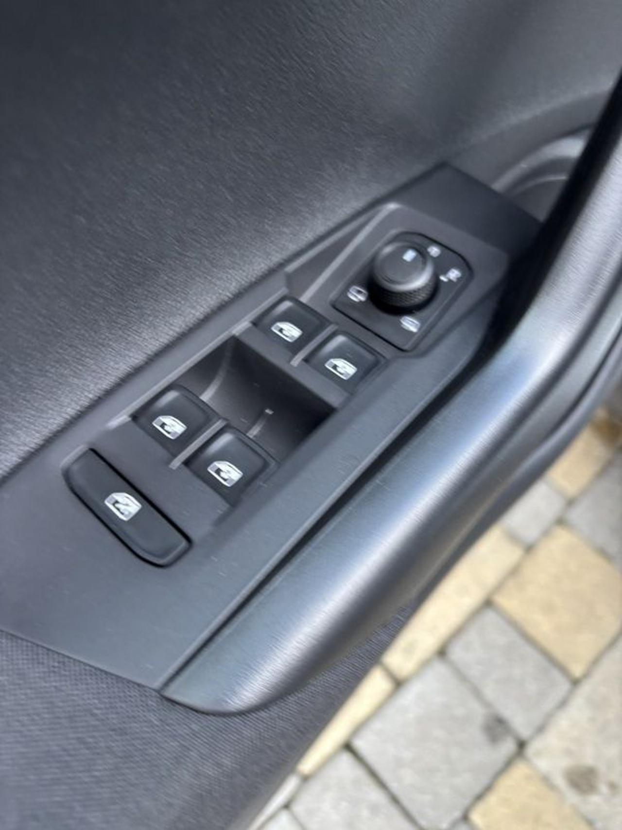 Volkswagen Taigo 1.0 TSI 95 CV Life LED-NAVI-CAM-16"