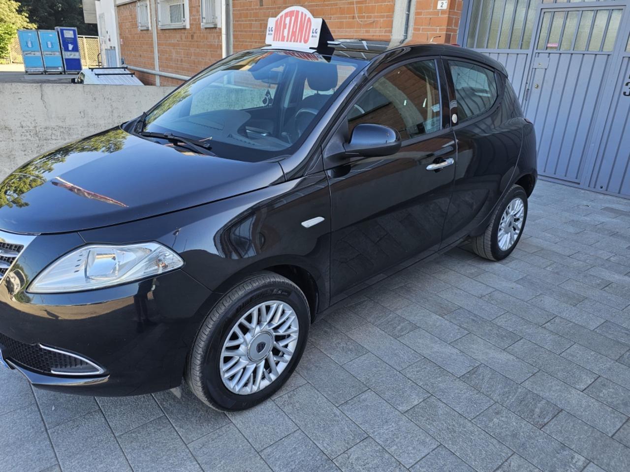 Lancia Ypsilon 0.9 TwinAir 85 CV 5 porte Metano Ecochic Gold