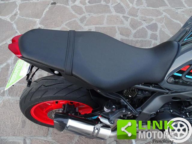 YAMAHA MT-09 -