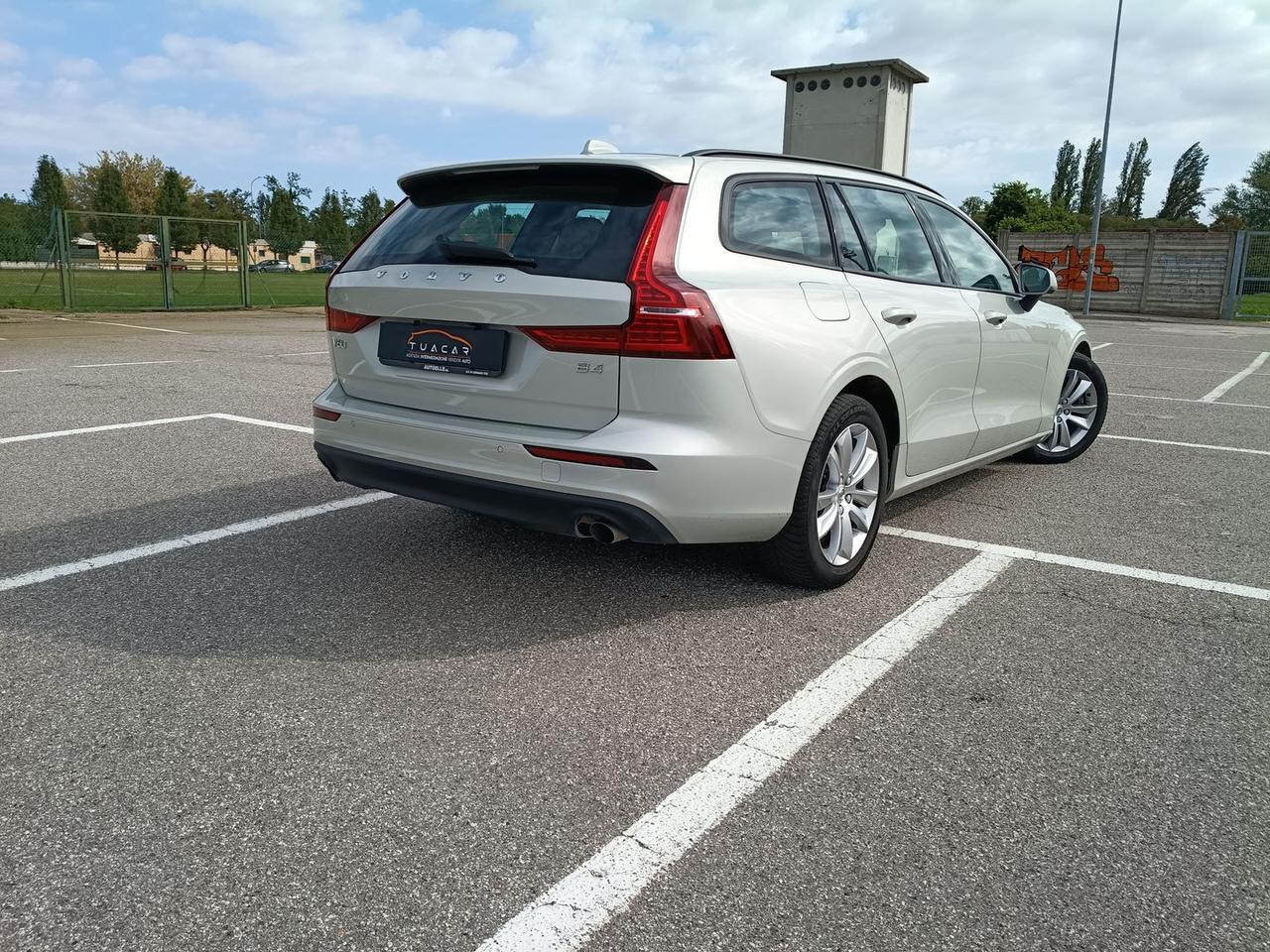 Volvo V60 momentum business pro 2.0 b4 mhev #12002
