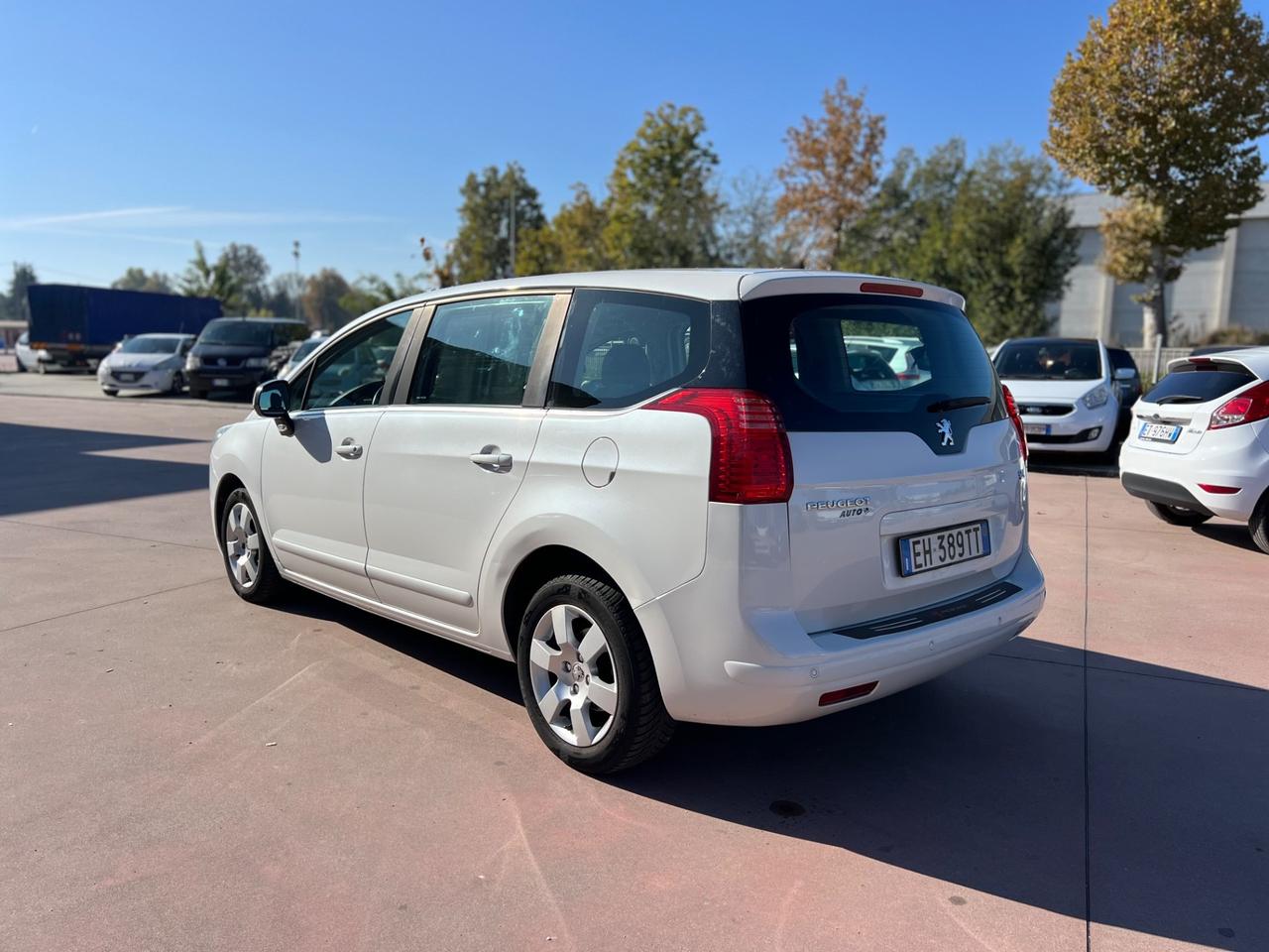 Peugeot 5008 1.6 e-HDi 112CV Stop&Start cambio robotizzato Family
