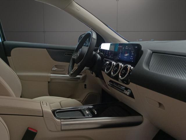 MERCEDES-BENZ GLA 180 Automatic Progressive Advanced