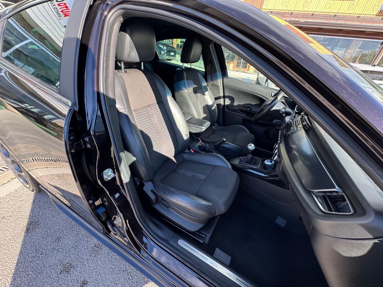 Alfa Romeo Giulietta 1.6 JTDm-2 105 CV, NERO ETNA, SEDILI SPORTIVI