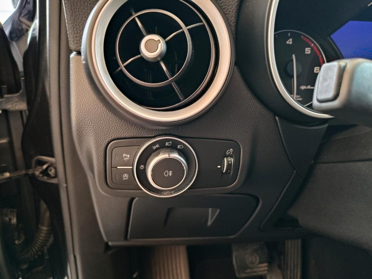 Alfa Romeo Stelvio 2.2 Turbodiesel 160 CV AT8 RWD Business