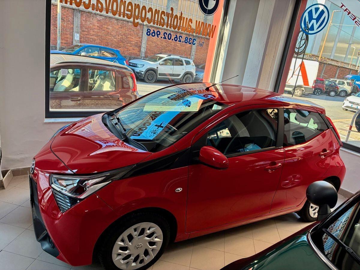 Toyota Aygo Connect 1.0 VVT-i 72 CV 5 porte x-clusiv red style