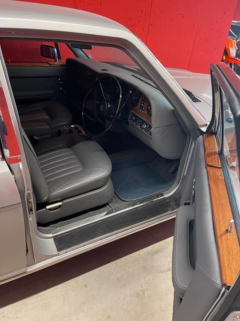 Rolls Royce Silver Spirit silver