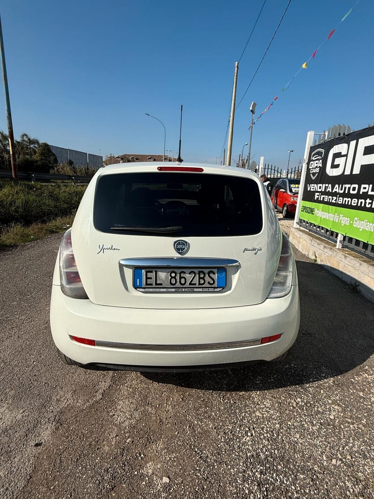 Lancia Ypsilon 1.3 MJT 75 CV Unyca