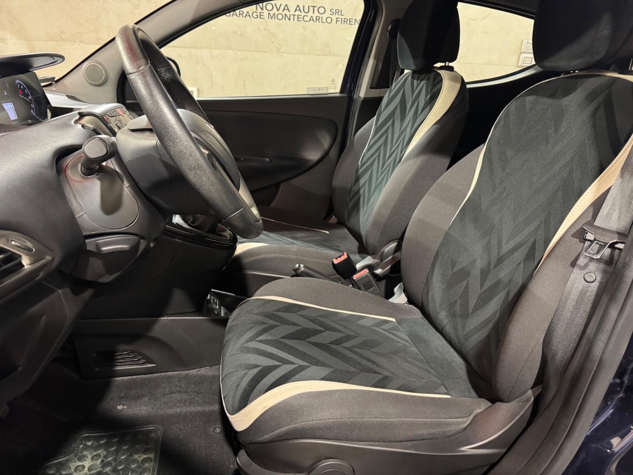 Lancia Ypsilon 1.2 69 CV 5 porte Silver NEOPATENTATI