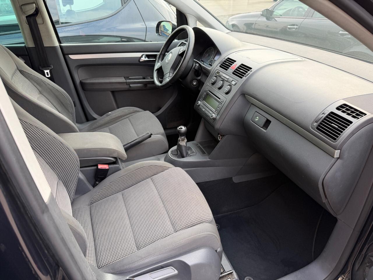 VW Touran 2.0 TDI 5-POSTI 6-MRCE FAMIGLIARE